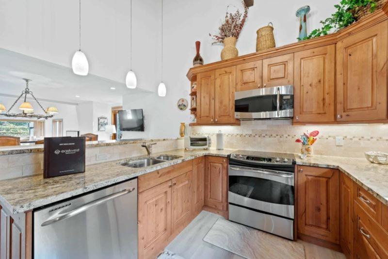 Ridgepoint Townhome 198 By East West Hospitality Beaver Creek Kültér fotó